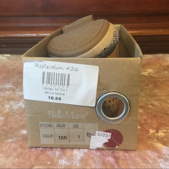 BELLA MARIE “Dana 1K” Tan Studded Flats NWB 1 - Picture 8 of 8